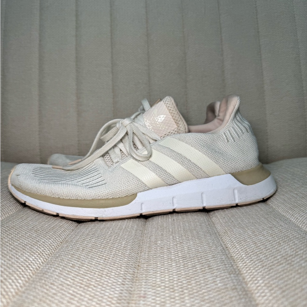 Adidas Women's Swiftrun  Beige Sneakers size 9
